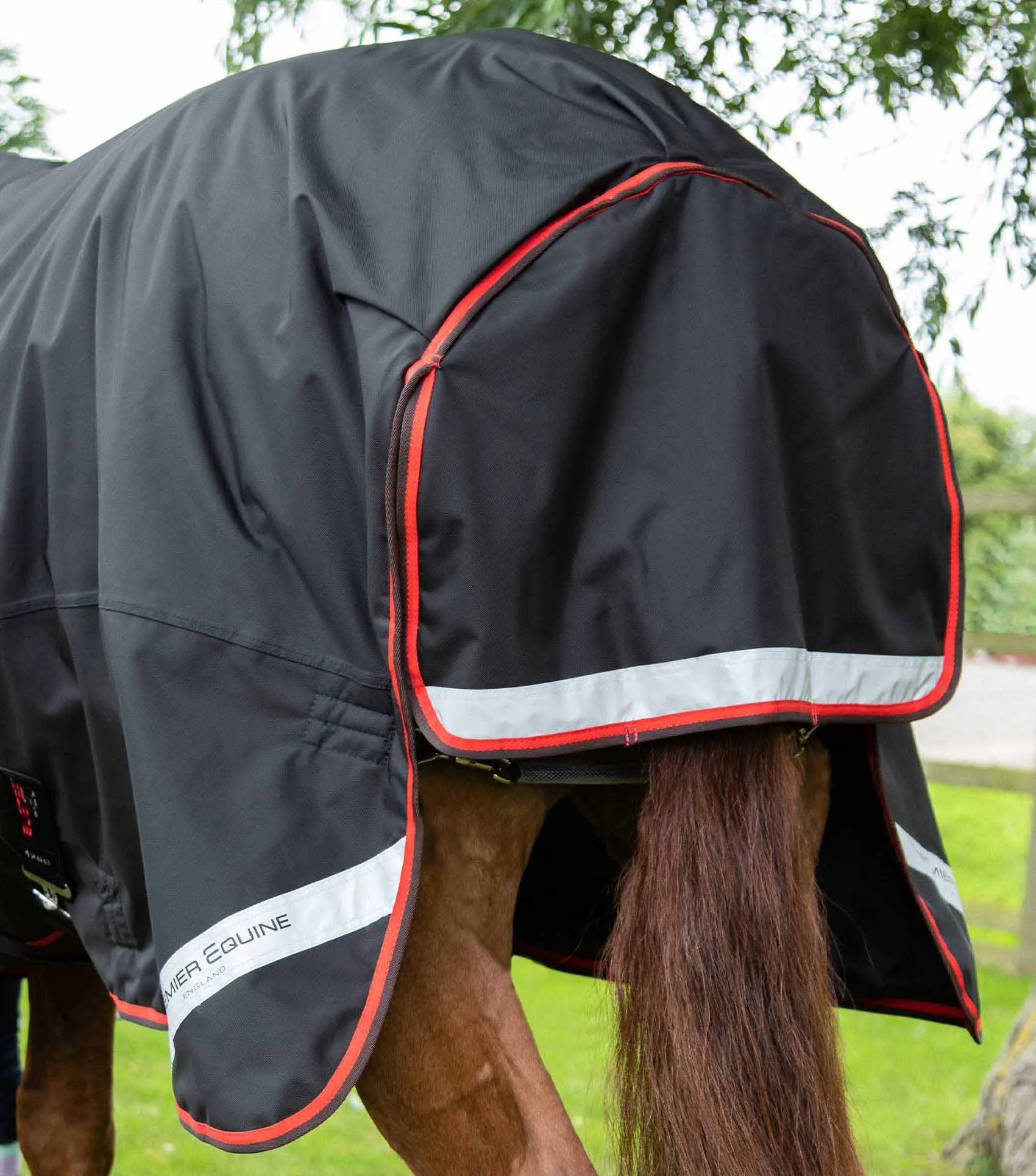 Buster 420g Turnout Rug with Classic Neck Cover Black