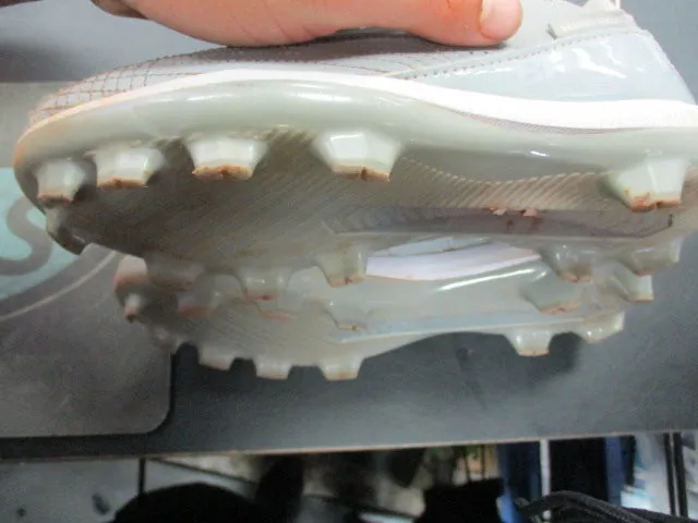 Used Under Armour Number 3 Nova Harper size 3Y Cleats